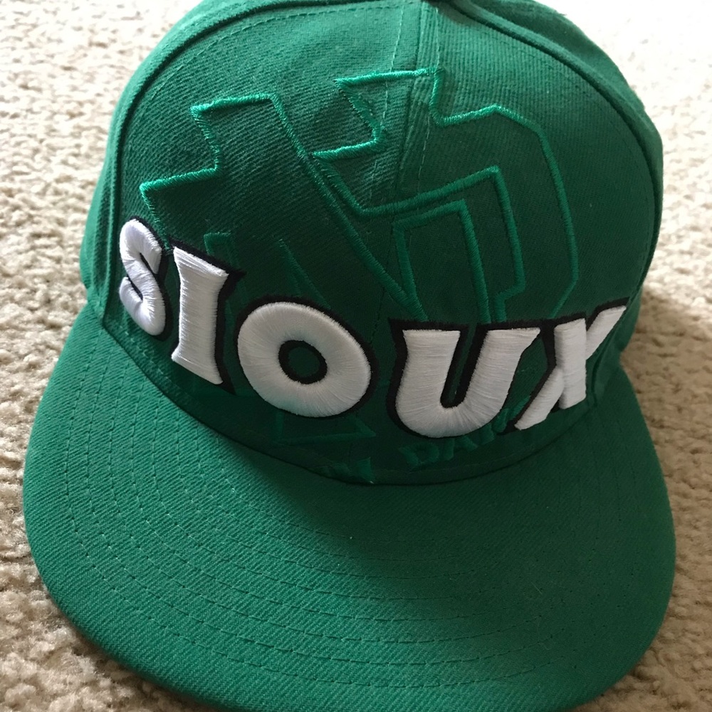 Sioux Flat Bill Hat - North Dakota University